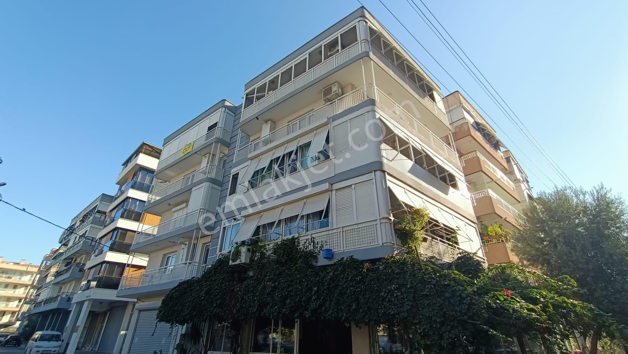 Karşıyaka Nergiz Satılık Daire  PARK CEPHELİ DOĞALGAZI AKTİF KÖŞE BAKIMLI 2+1 SATILIK DAİRE