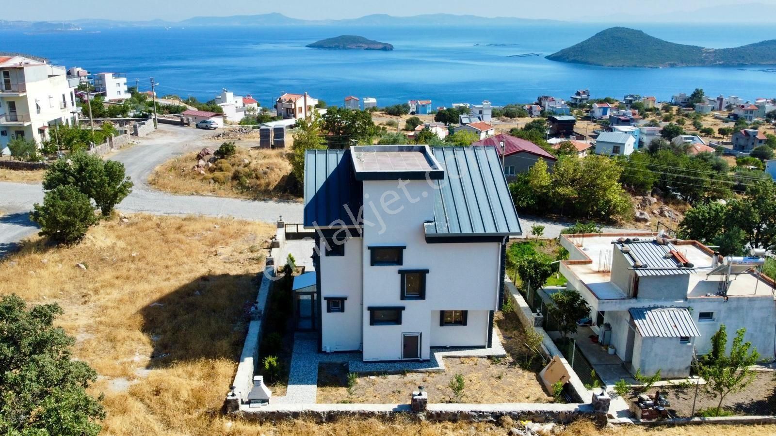 Dikili Çandarlı Satılık Villa Saadet Korkmaz Emlak'tan Çandarlı Bimeyko Sitesinde Satılık 4+1 Full Deniz Manzaralı Villa