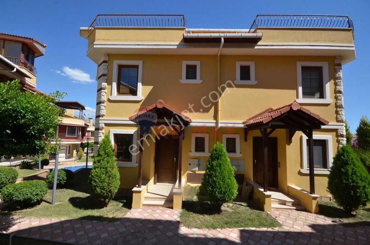 Manavgat Ilıca Satılık Villa Manavgat Ilıca Mahallesinde Site İçesinde Satılık tripleks Villa