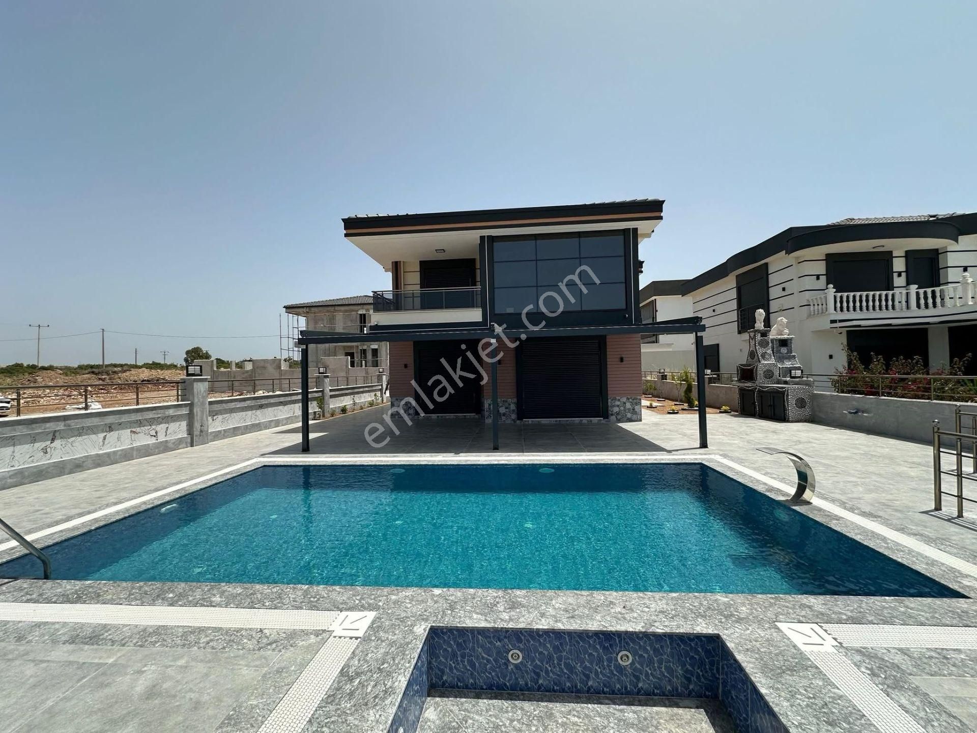 Aydın Didim Efeler Mah. 500m2 Arsa İçinde 4+1 Ayrı Mutfaklı Havuzlu Barbekülü Jakuzili Villamız