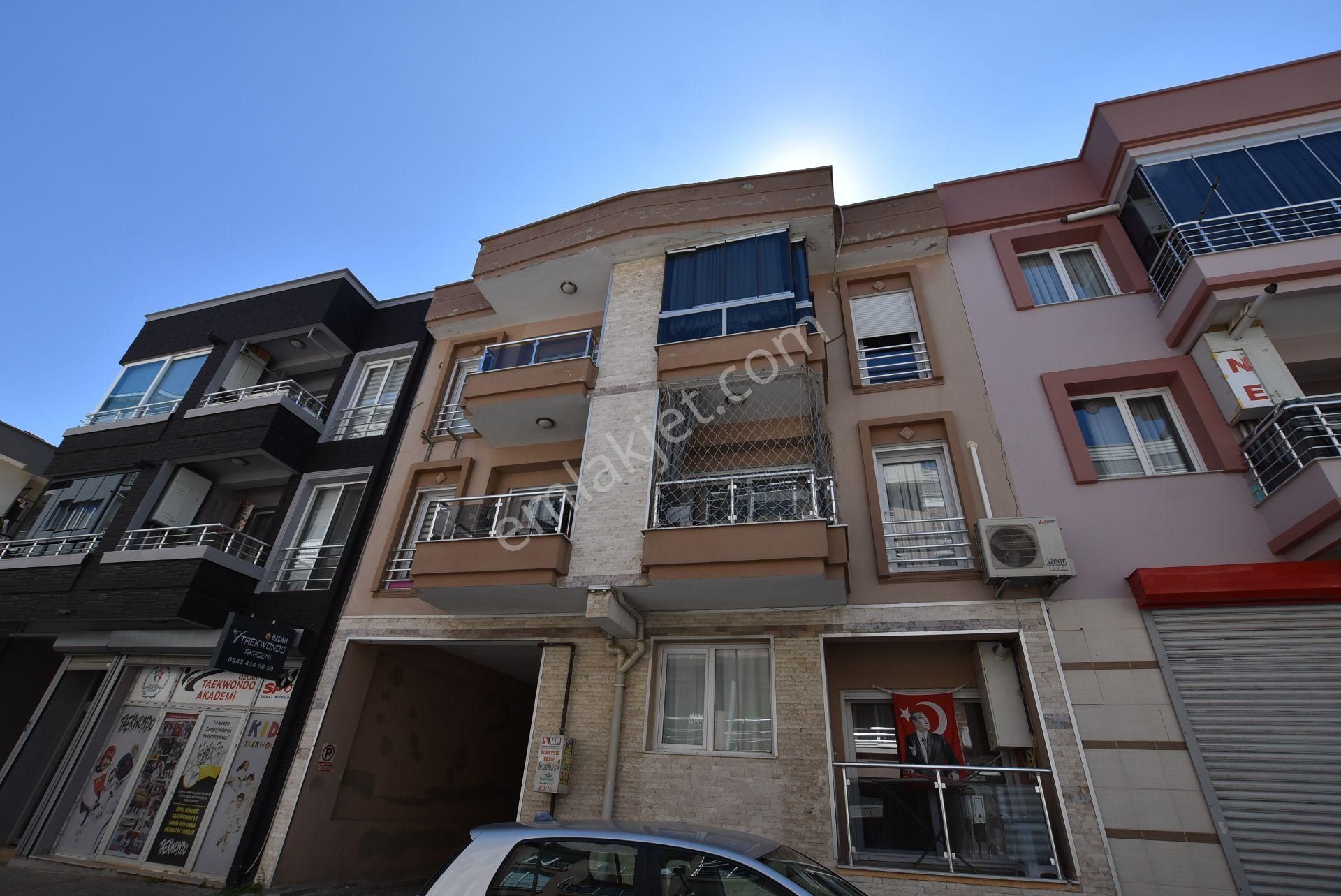 Gaziemir Yeşil Satılık Daire  EMİN'DEN MEYDAN YAKINI ARA KAT ÇİFT CEPHELİ OTOPARKLI DAİRE