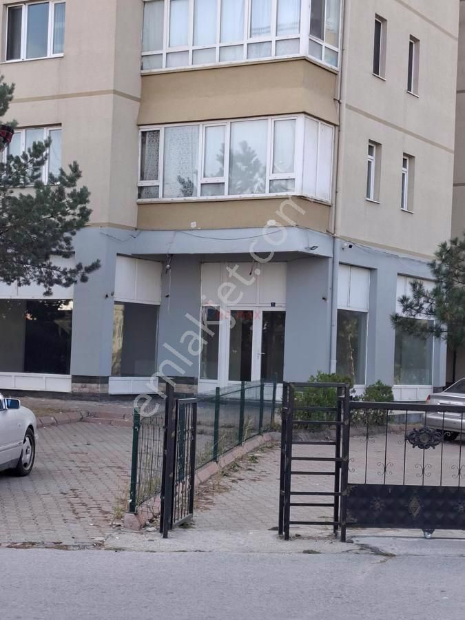 Melikgazi Esenyurt Kiralık Dükkan & Mağaza Esenyurt  Mahallesinde Önü  Açık Sahası Geniş  Kiralık Dükkan