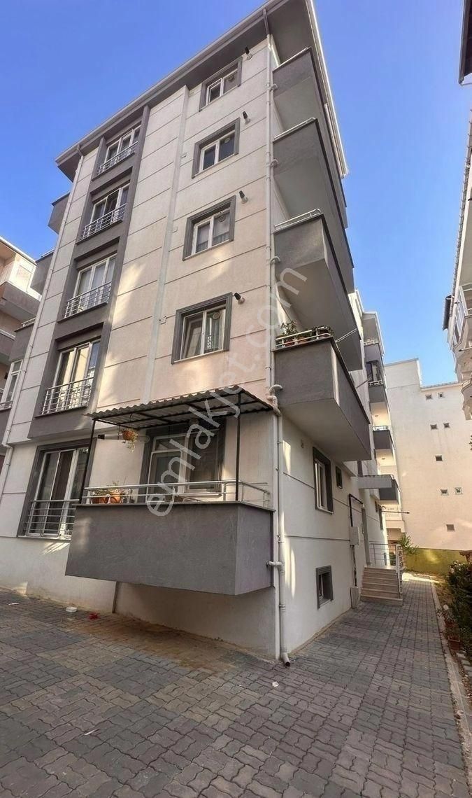 Lüleburgaz Hürriyet Satılık Daire VERA'DAN KALMAZ SOKAKTA 2 BLOKTAN OLUŞAN SİTEDE ARA KAT 2+1 SATILIK DAİRE