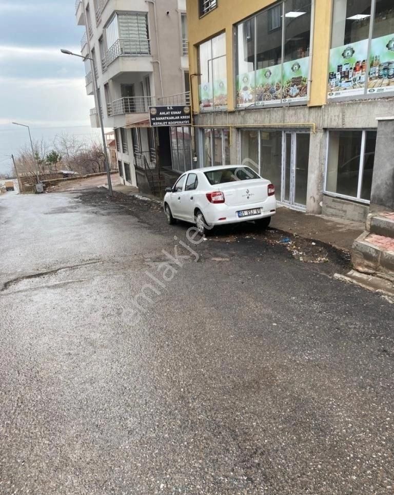 Ahlat Erkizan Satılık Depo Bitlis ahlat'ta 200m² yola sıfır aşağı çarşı'da satılık dükkan