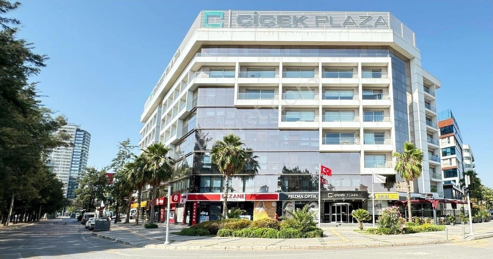 Bornova Çınar Kiralık Ofis İzmir Bornova Çiçek Plaza'da Adliye Binasına Yakın Kiralık Ofis