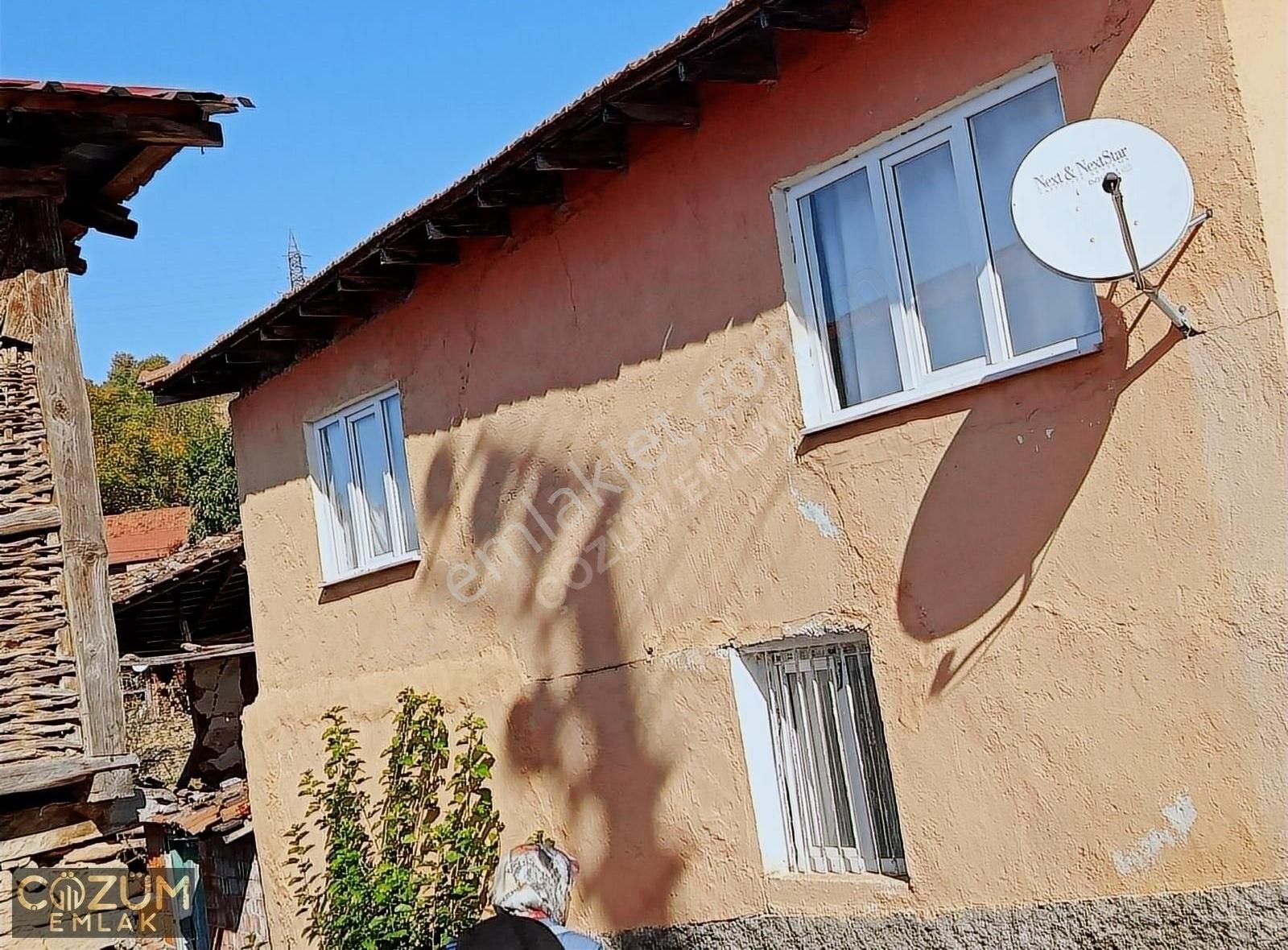 Bilecik Merkez Şükraniye Köyü Satılık Müstakil Ev Bilecik Şükraniye köyünde müstakil ev