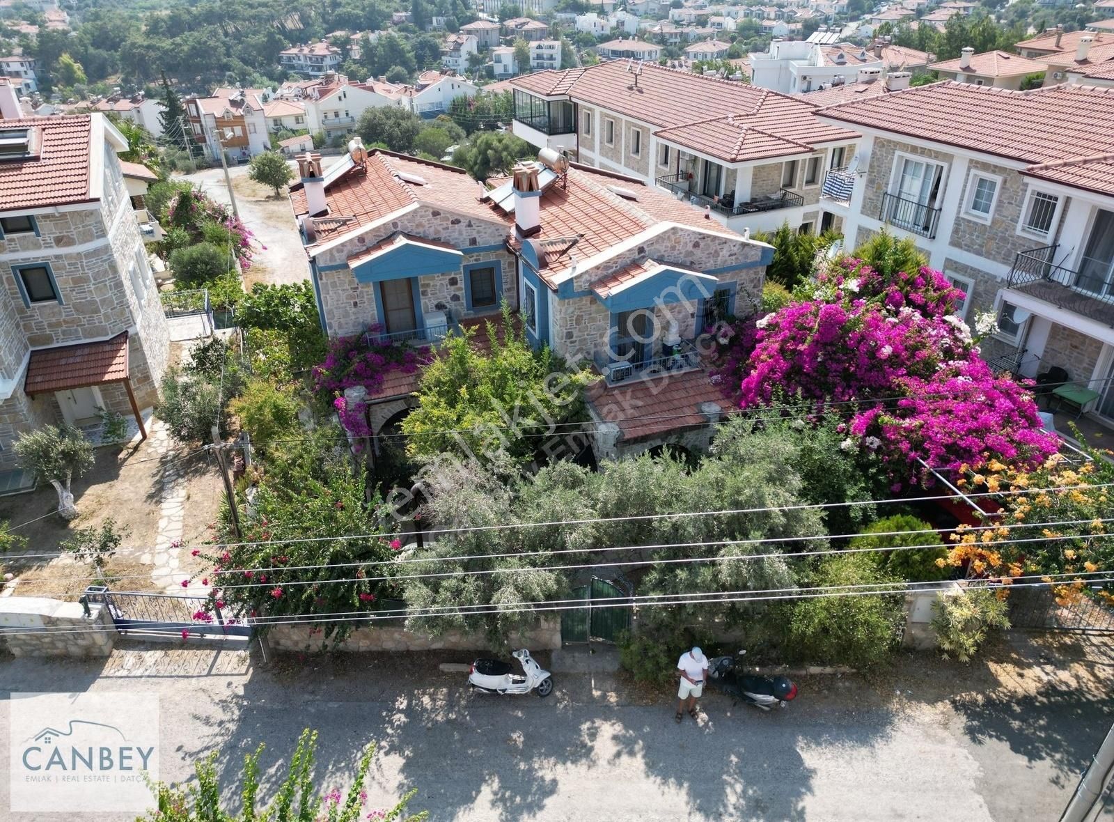 Datça İskele Satılık Bina Datça Merkezde 3 Daireden Oluşan Deniz Manzaralı Bina