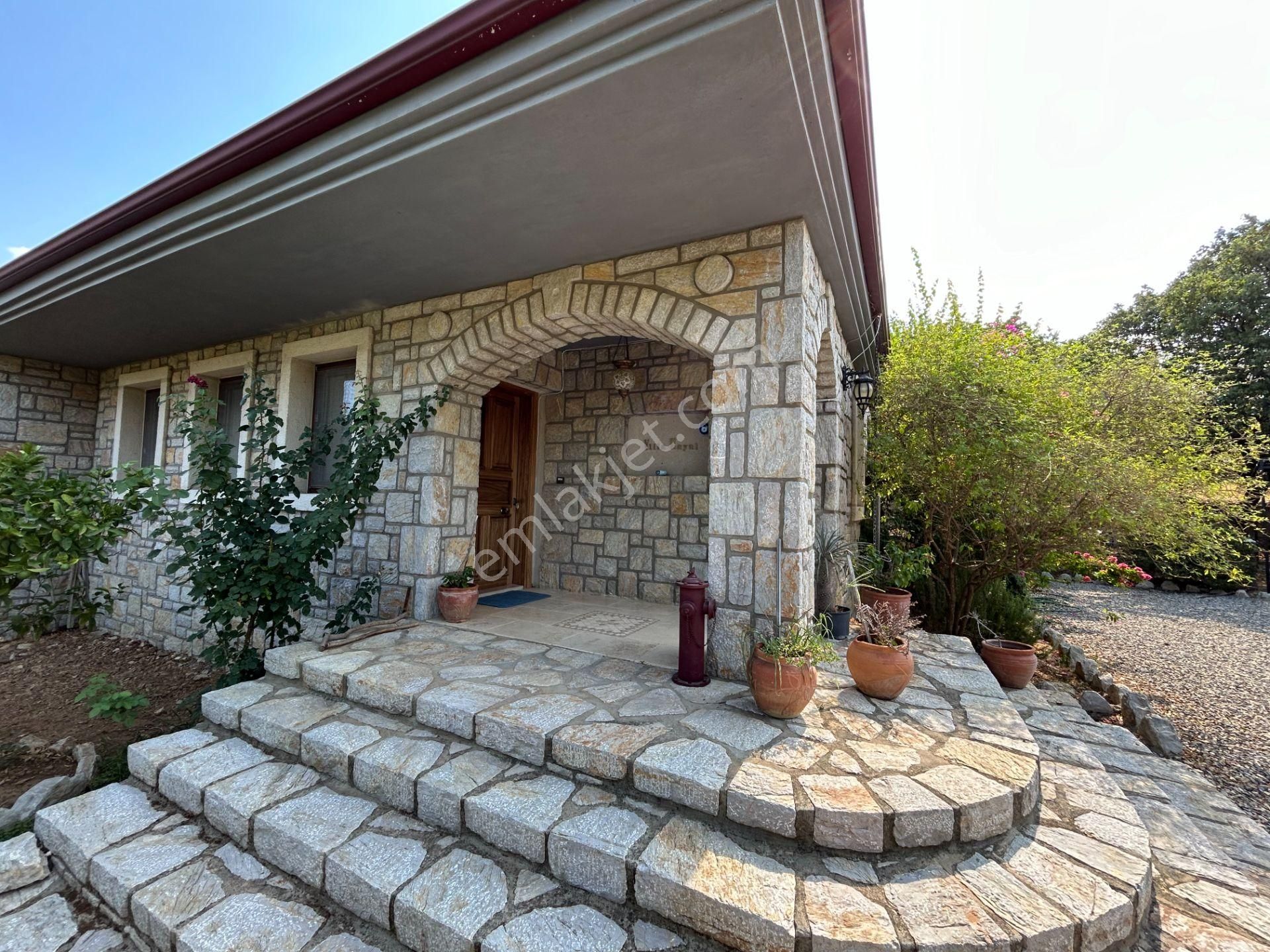 Datça Datça Satılık Villa Eski Datça'da Geniş Bahçe İçinde Tek Katlı Taş Villa