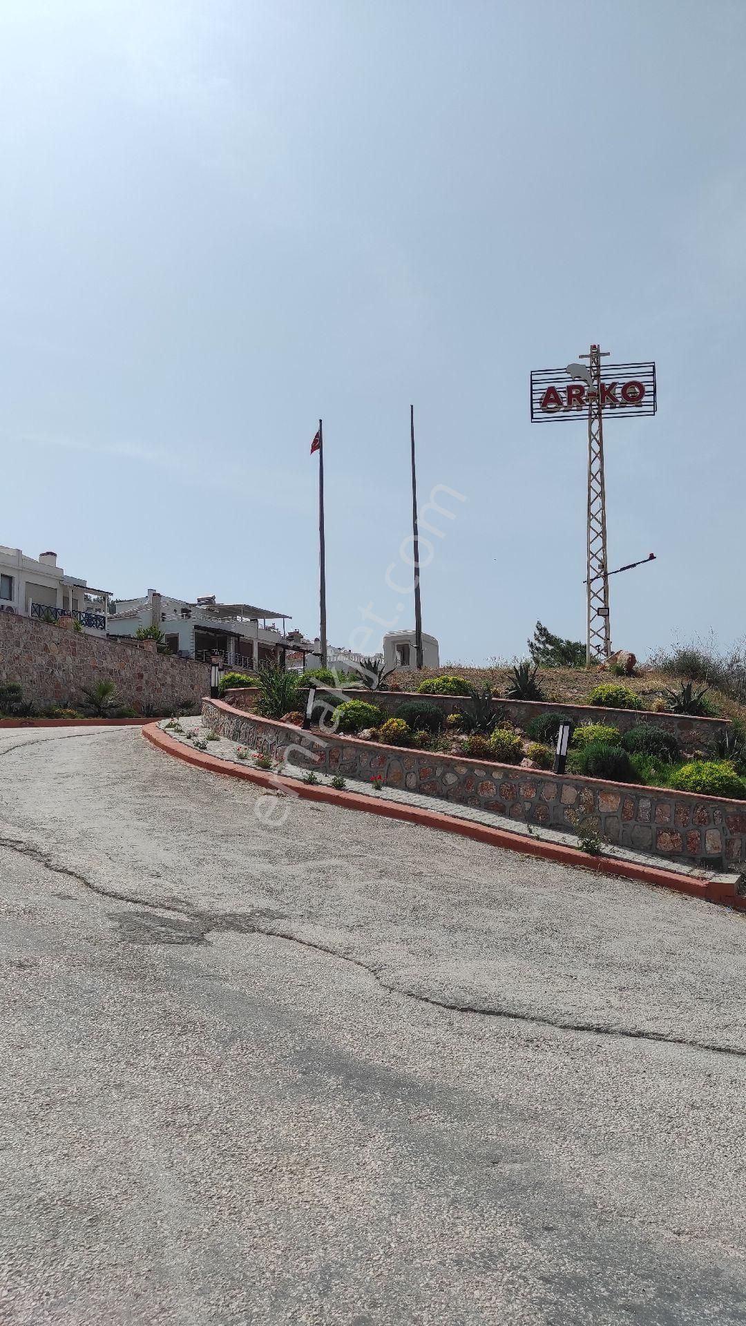 Karaburun Mordoğan Satılık Villa MORDOĞAN AR-KO SİTESİNDE HAVUZLU SATILIK VİLLA 