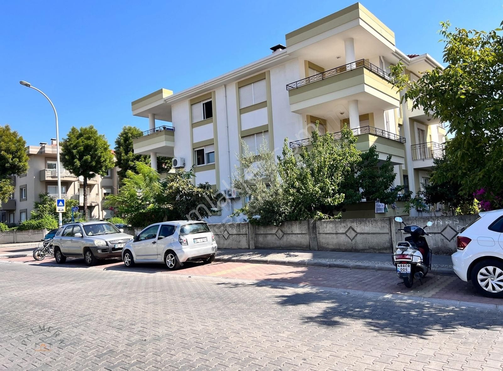 Marmaris Kemeraltı Satılık Daire Palmera'dan Eski Datça Yolu Üzerinde Satılık 3+1 Bahçeli Daire