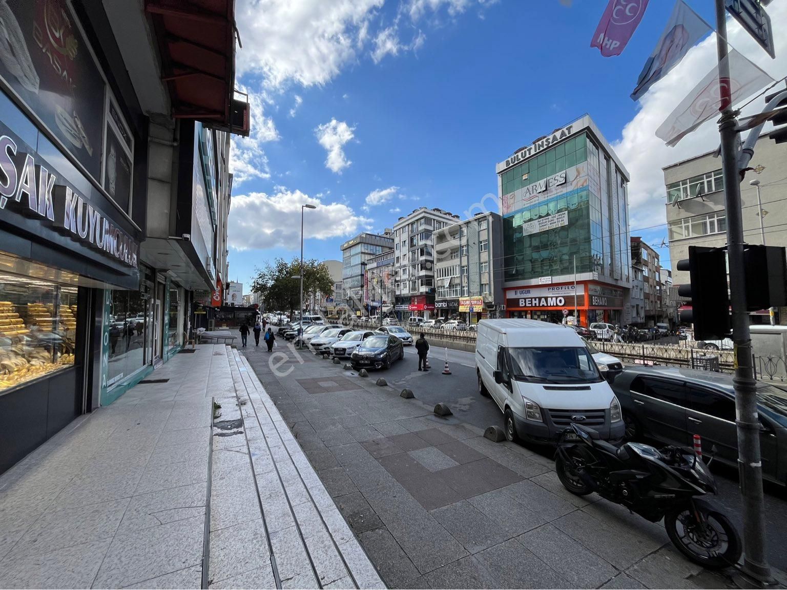 Sultangazi Uğur Mumcu Satılık Büro AYDIN İNŞ. TRAMVAYA KOMŞU PASAJ İÇİNDE GİRİŞ 50M2 DÜKKAN