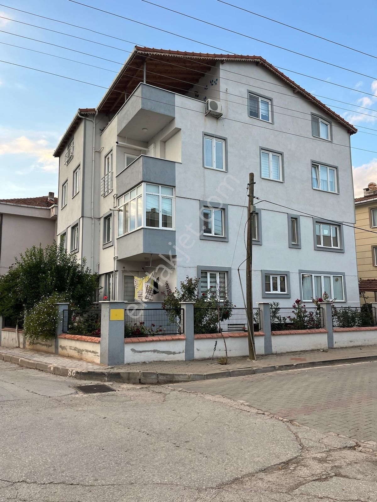 Biga Sakarya Kiralık Daire  BİGA AVM BÖLGESİNDE 150 M2  3+1 KİRALIK