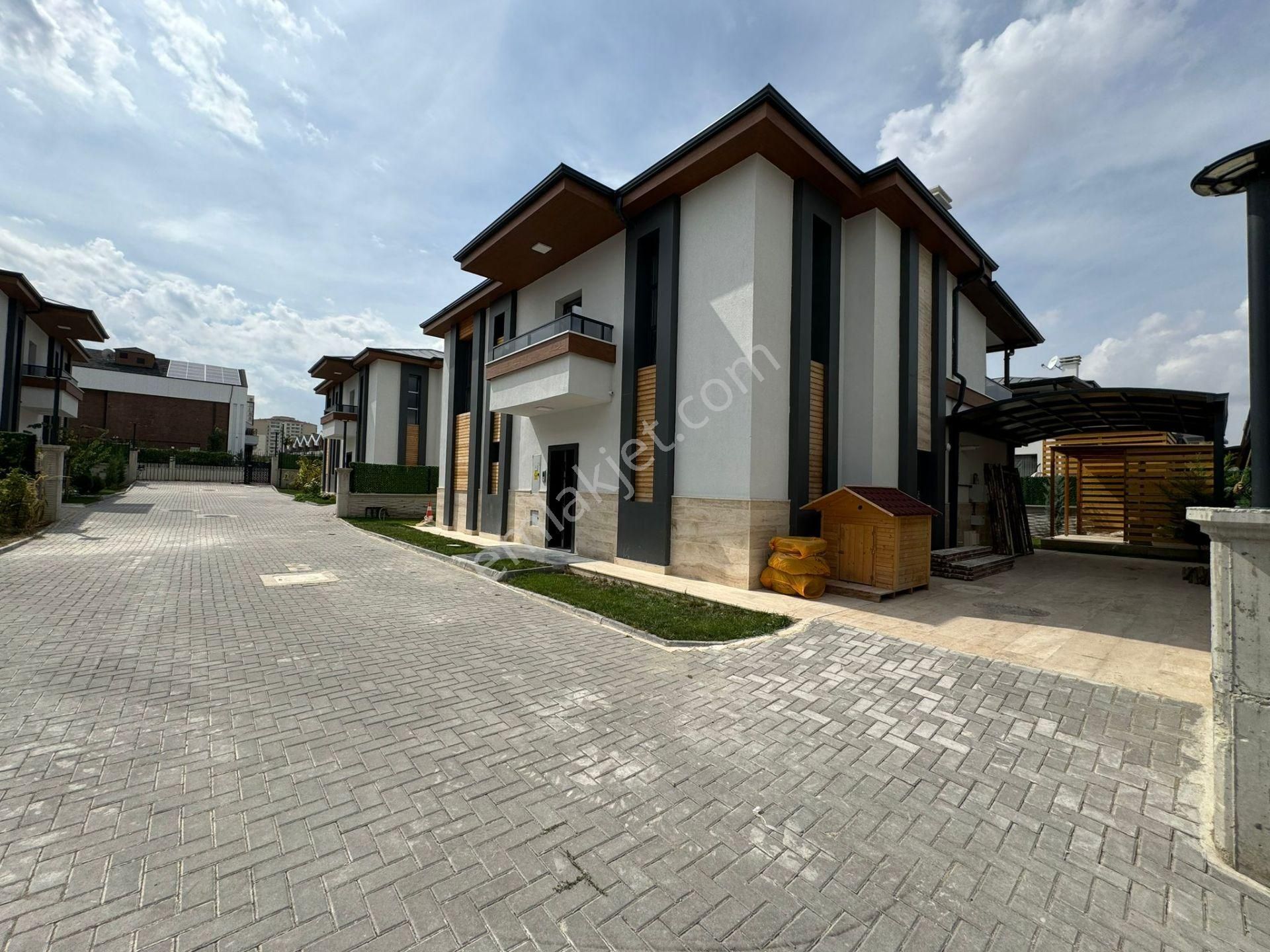 Etimesgut Bağlıca Satılık Villa  IRMAK EMLAK-Oturuma Hazır 4+1 Site İçerisinde Satılık Villa