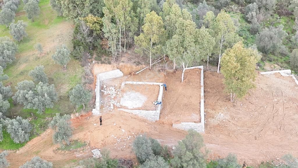 Esentepe'de Akyakaya Çok Yakın 1.015 M² Etrafı Çevrili Arazi - Görsel 3