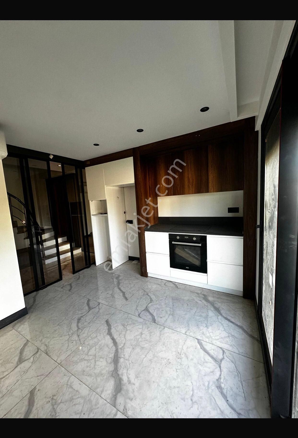 Menderes Cüneytbey Satılık Villa Satılık triplex 4+1