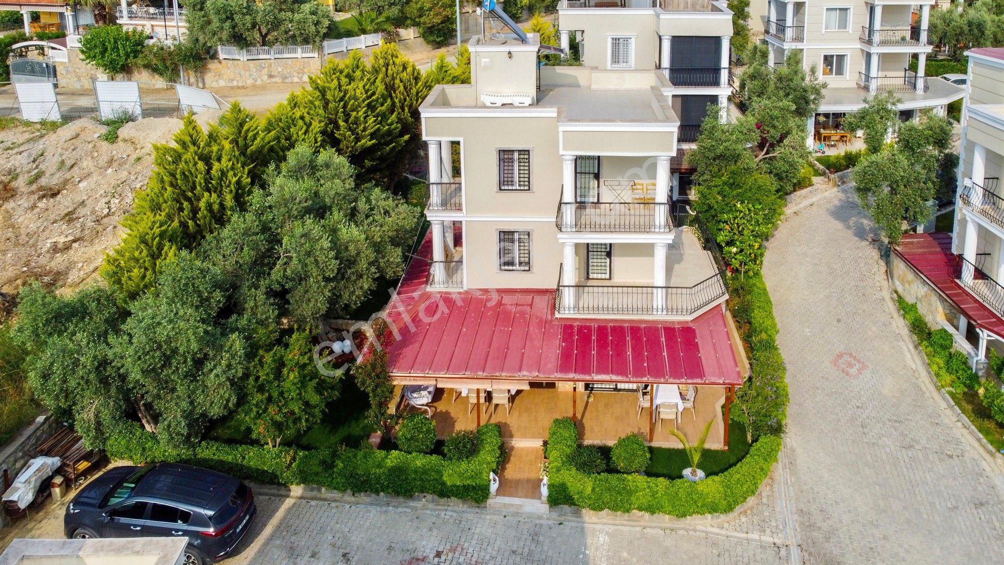 Kuşadası Soğucak Satılık Villa KUŞADASI SOĞUCAKTA ACİL SATILIK 400 m2 ARSA İÇİNDE VİLLA