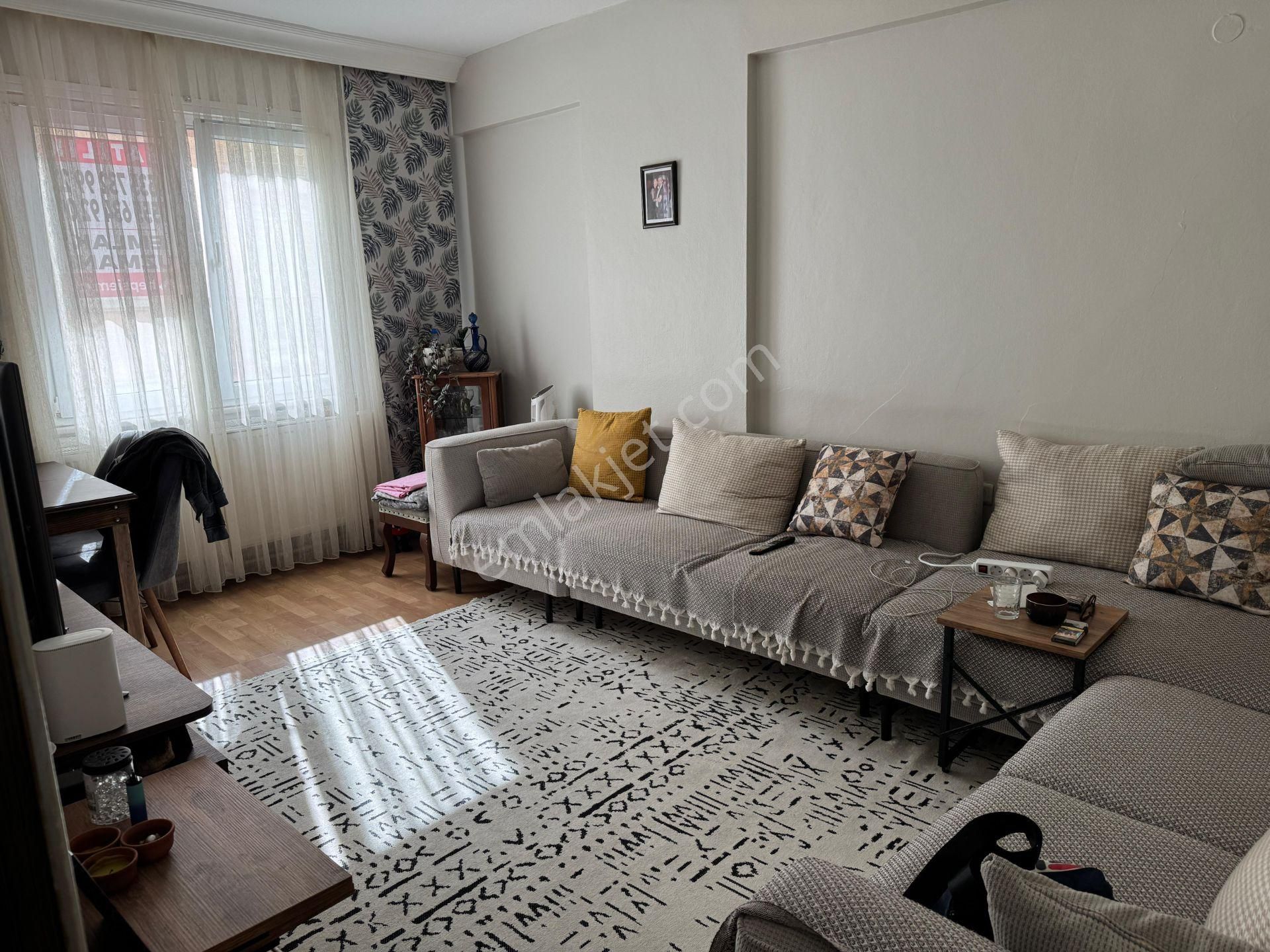 Zeytinburnu Nuripaşa Satılık Daire  NURİPAŞA'DA SATILIK TEMİZ DAİRE