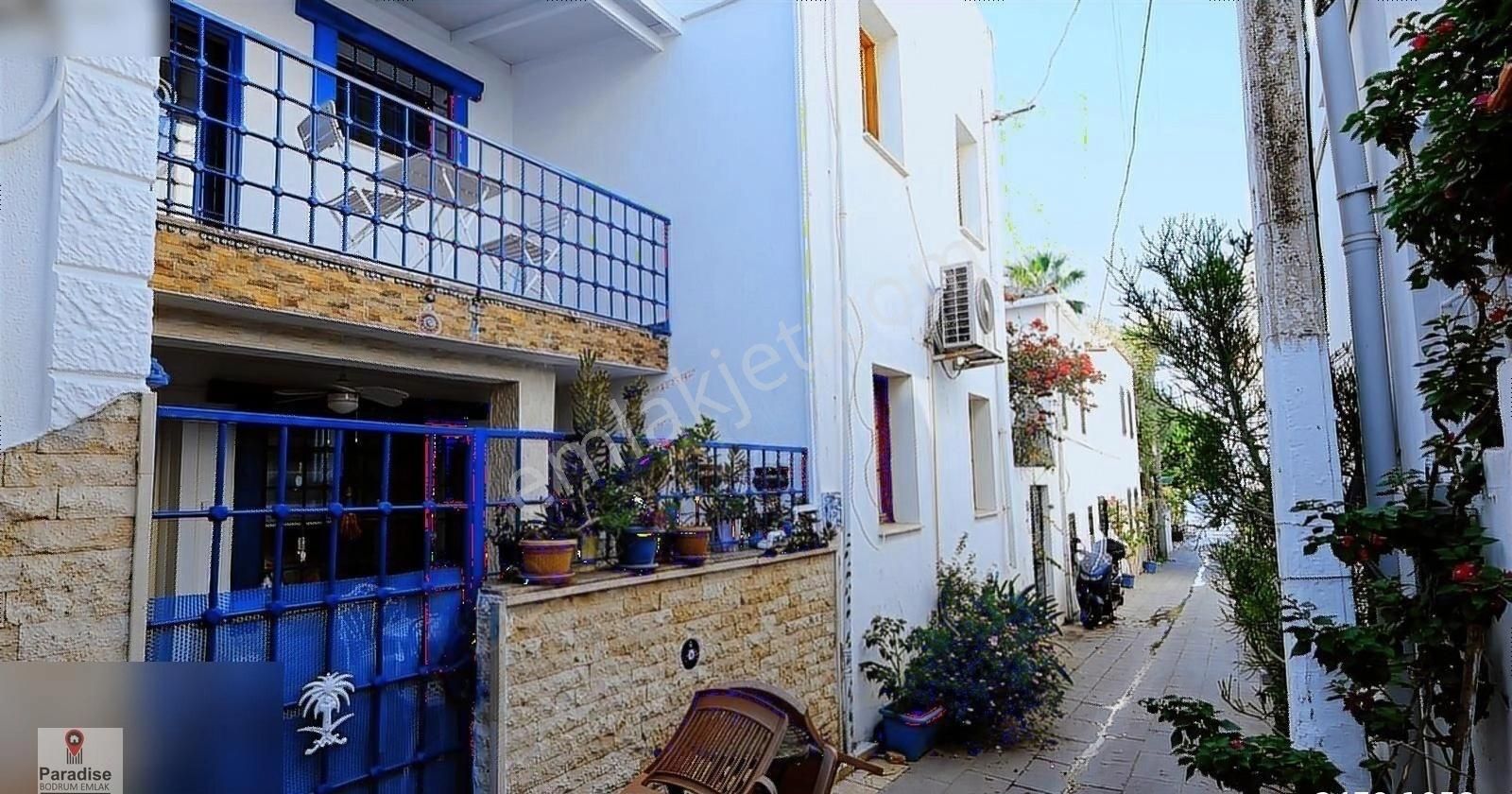 Bodrum Kumbahçe Satılık Villa Bodrum Kumbahçe Barlar Sokağı Ve Plaja Bir Dakika Dubleks Ev