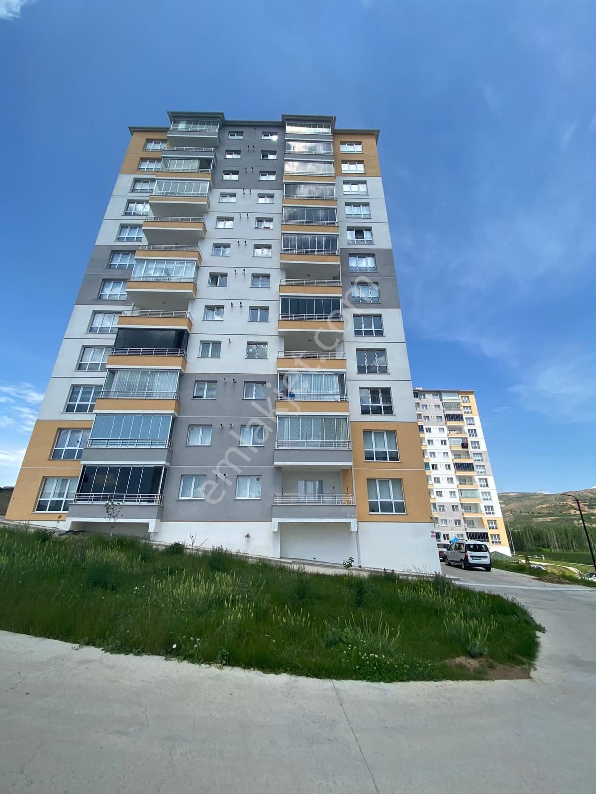 Sivas Merkez Fatih Kiralık Daire  TOPGÜL EMLAK'TAN AY ŞEHİR KONUTLARINDA KİRALIK 3+1 DAİRE