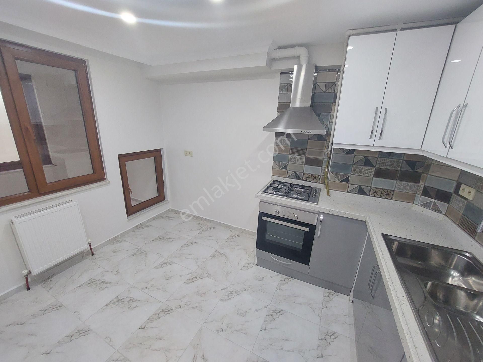 Maltepe Altıntepe Satılık Daire  İlke' den 4 Yıllık Binada Ön Cephe Bahçe Kullanımlı 120m2 3+1!!