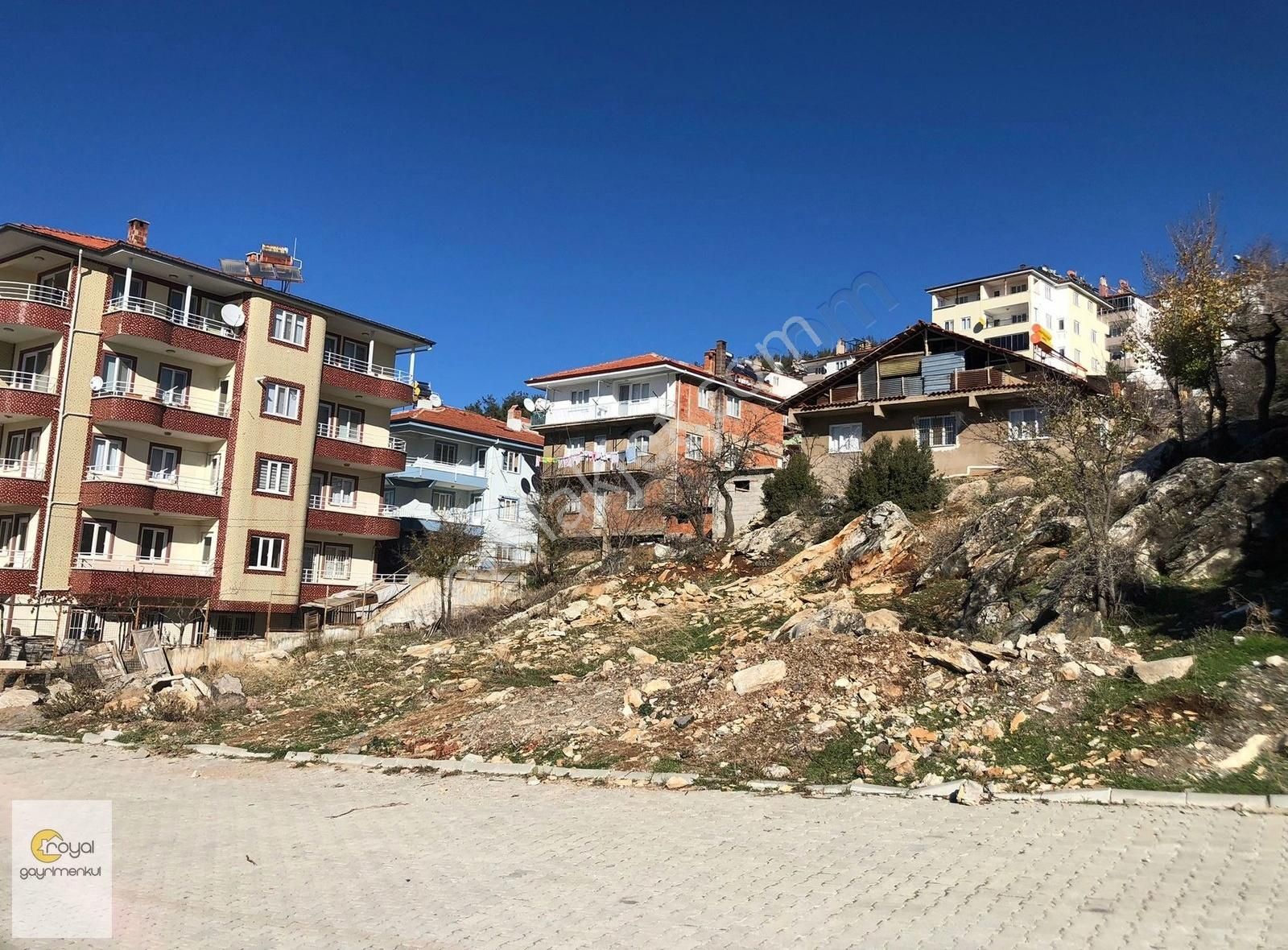 Tavas Yaka Satılık Konut İmarlı TAVAS YAKA'DA 486 M2 + 492 M2 BODRUM + 3 KAT 2 ADET KÖŞE PARSEL