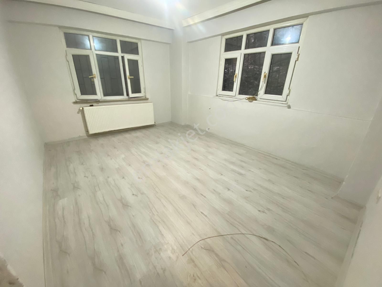 Eyüpsultan Yeşilpınar Satılık Daire  =ADRES= GİRNE CADDESİ VE VİALAND YANI KAT MÜLKİYETLİ BAHÇE KAT 90m² 2+1