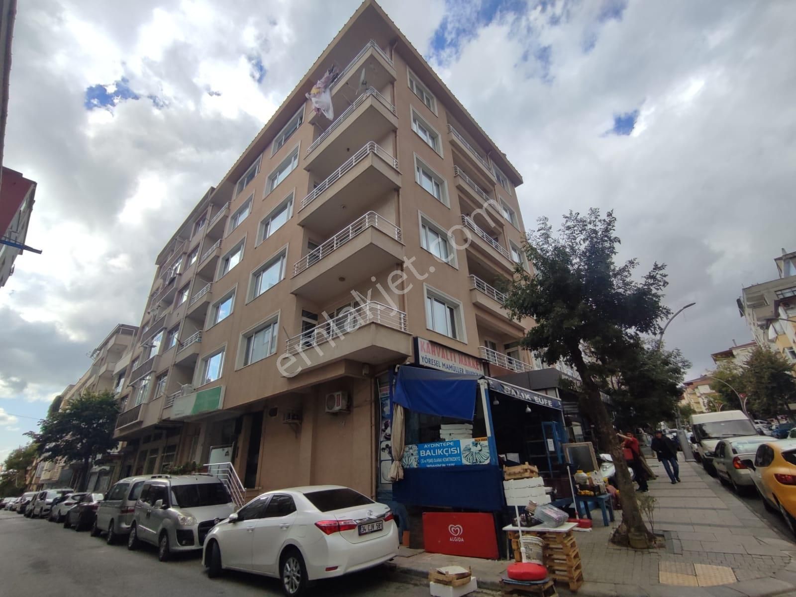 Tuzla Aydıntepe Satılık Daire  AYDINTEPE DE ANA CADDE ÜZERİ FERAH VE BAKIMLI 2+1 SATILIK DAİRE