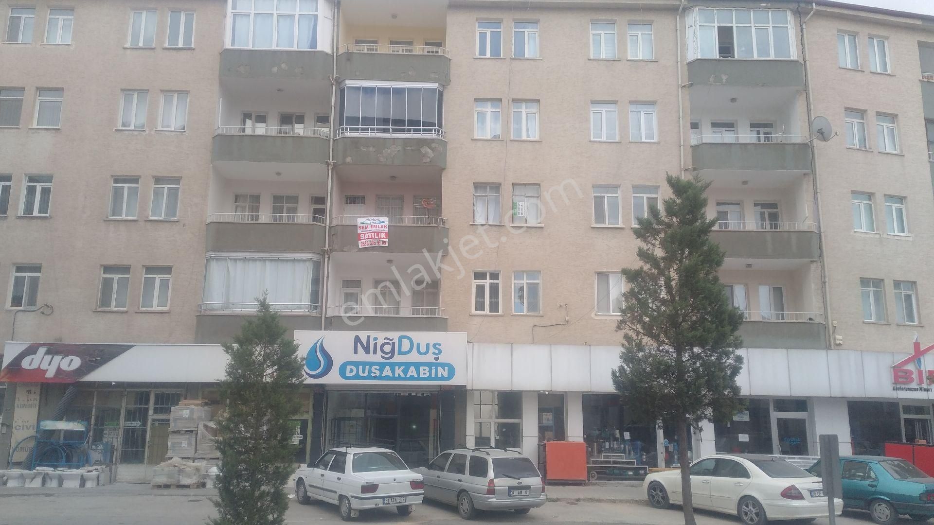 Niğde Merkez Çayır Satılık Daire Çayır Mahallesi'nde satılık 3+1 165 metrekare büyüklüğünde geniş daire