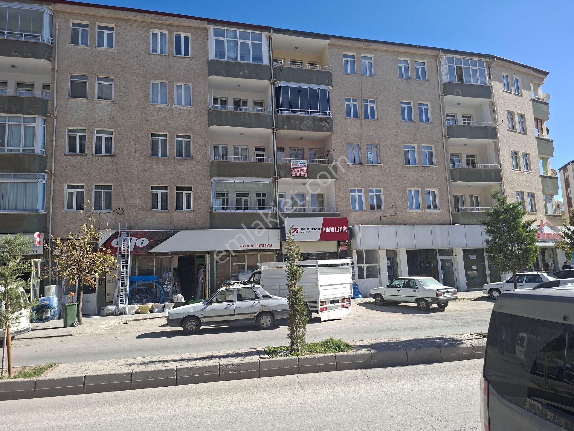 Çayır Mahallesi'nde Satılık 3+1 165 Metrekare Büyüklüğünde Geniş Daire