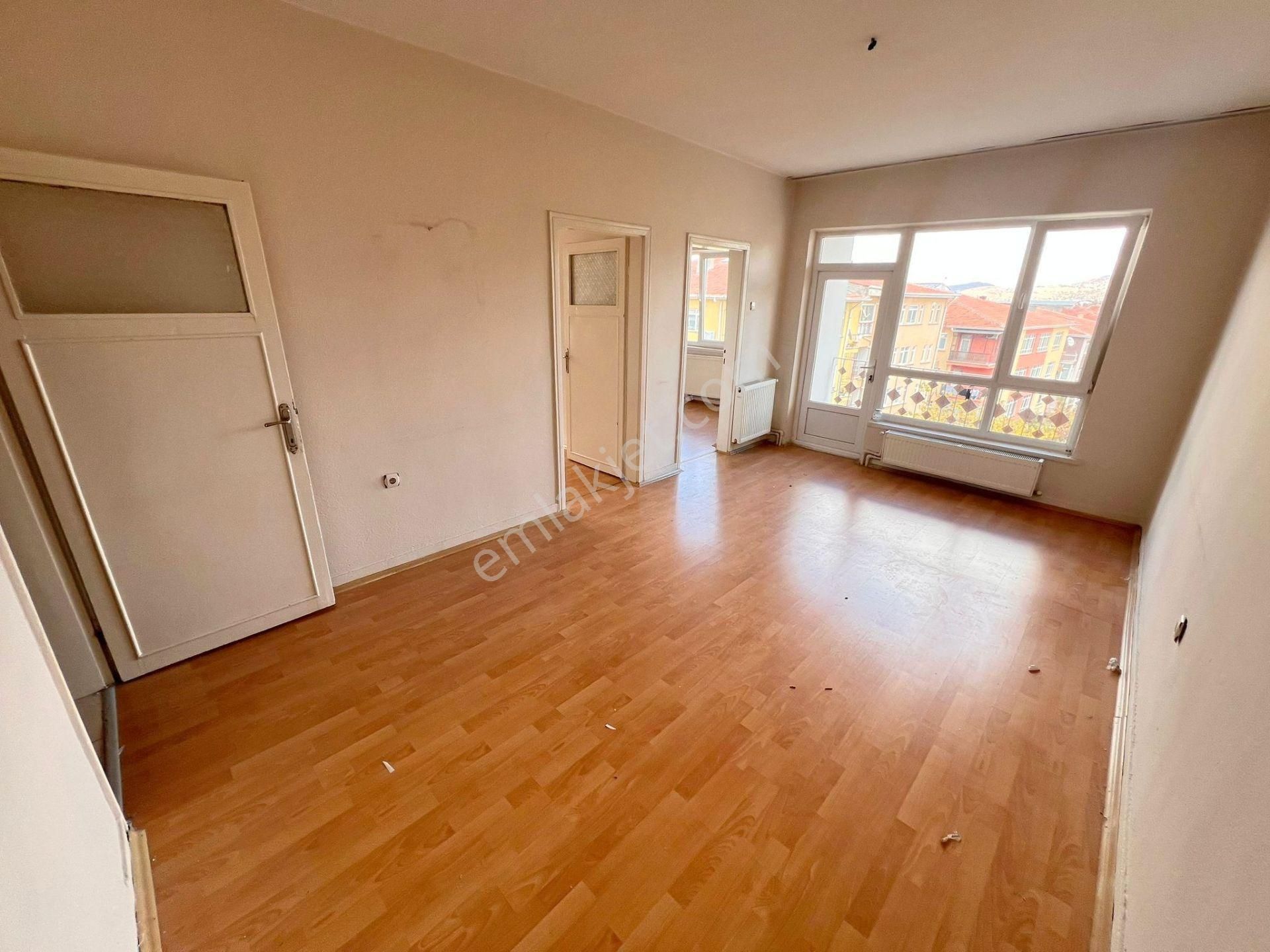 Keçiören Çiçekli Kiralık Daire  ŞAFAK'TAN DANIŞMENT'TE YUNUS EMRE CADDE ÜZERİ 3+1 ORTA KAT