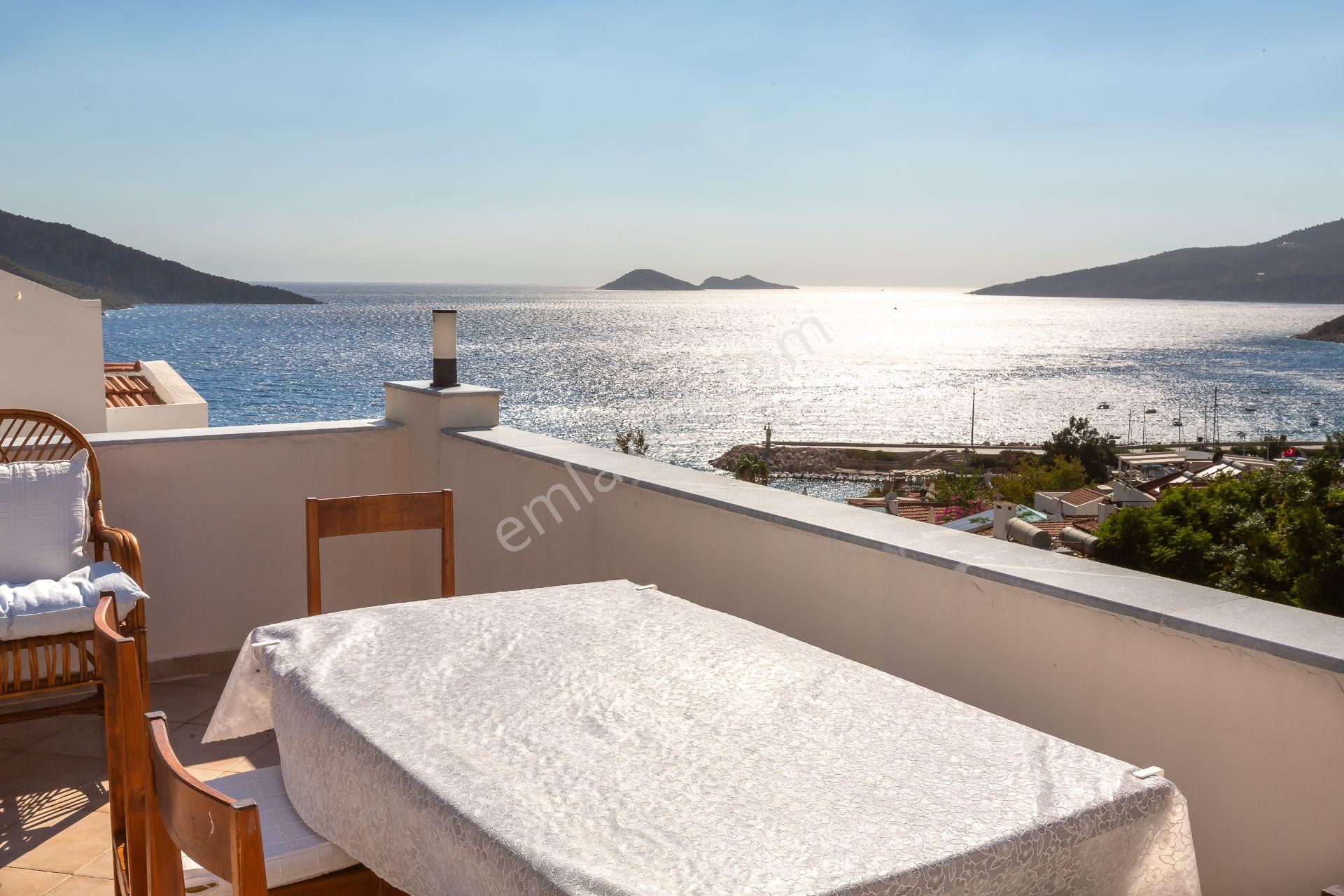 Kaş Kalkan Satılık Villa Kalkan Merkez'de 4+1 Ortak Havuzlu , Deniz Manzaralı Villa