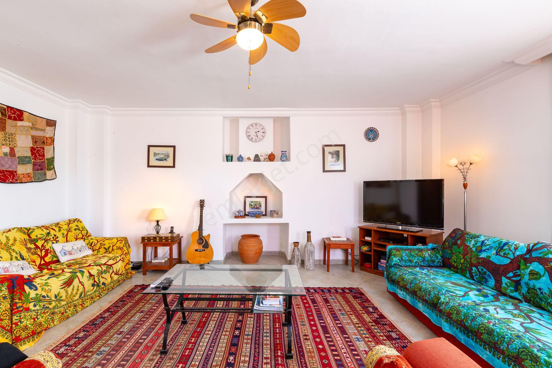 Kalkan Merkez'de 4+1 Ortak Havuzlu , Deniz Manzaralı Villa