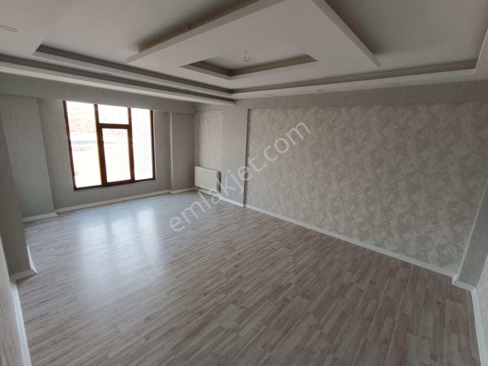 Karaköprü Seyrantepe Satılık Daire KARAKÖPRÜ BADILLIDA 4+1 200m2 DÜKKAN ÜSTÜ 1.KAT