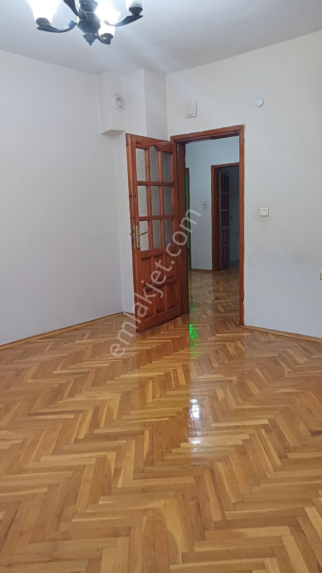 Sancaktepe Sarıgazi Kiralık Daire acil kiralık 3+1ara kat 120m2 metroya feriha öz hastanesi 10 dakika sarıgazi mah