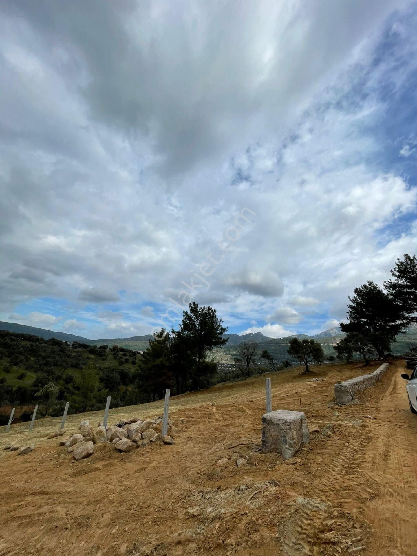 İzmir Kemalpaşa Yeşilköy'de 1900 M² Satılık Arazi