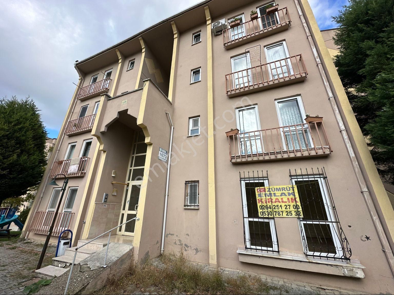 Adapazarı 15 Temmuz Camili Kiralık Daire SAKARYA ZÜMRÜT EMLAKTAN 4+1 ASANSÖRLÜ TEMİZ YAPILI KİRALIK DAİRE