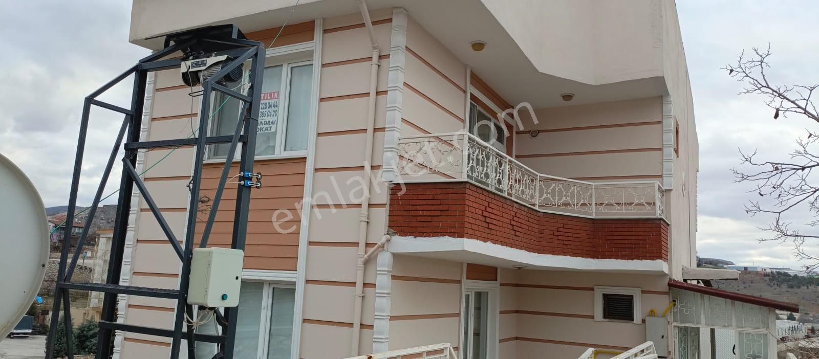 Tokat Merkez Bedestenlioğlu Satılık Bina Bedestenlioğlunda Bodrum + 2katlı 2bağımsız Daireli 410m2 Arsalı