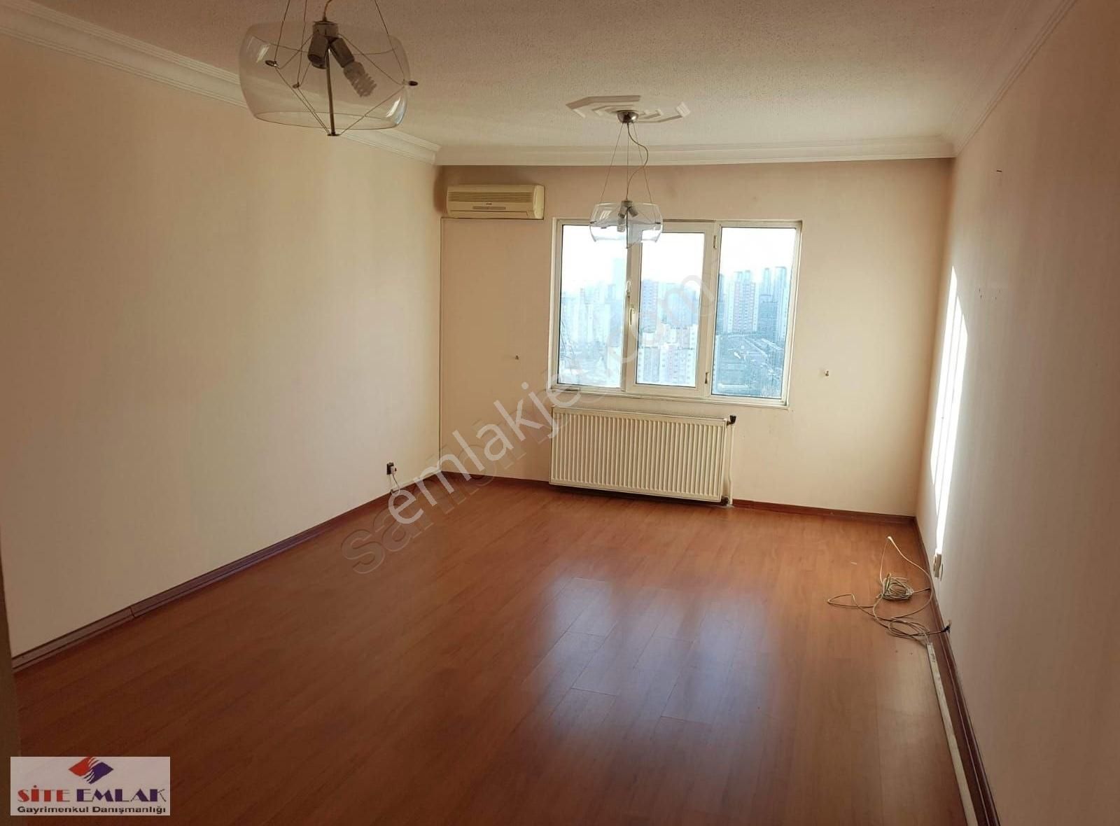 Küçükçekmece Atakent Satılık Daire Atakent 2.Etap Papatya Sitesi Net 95m2 Bakımlı 3+1 Satılık Daire