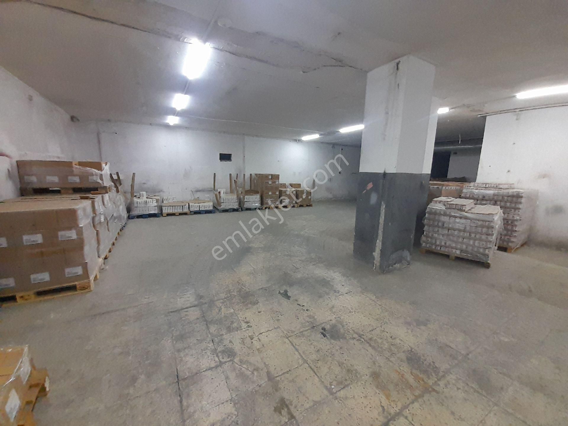 Küçükçekmece Halkalı Merkez Kiralık Depo Halkalı Merkez Basinexpres Civari 1500m2 Depo Giriş ,tir Kamyon Yanaşir