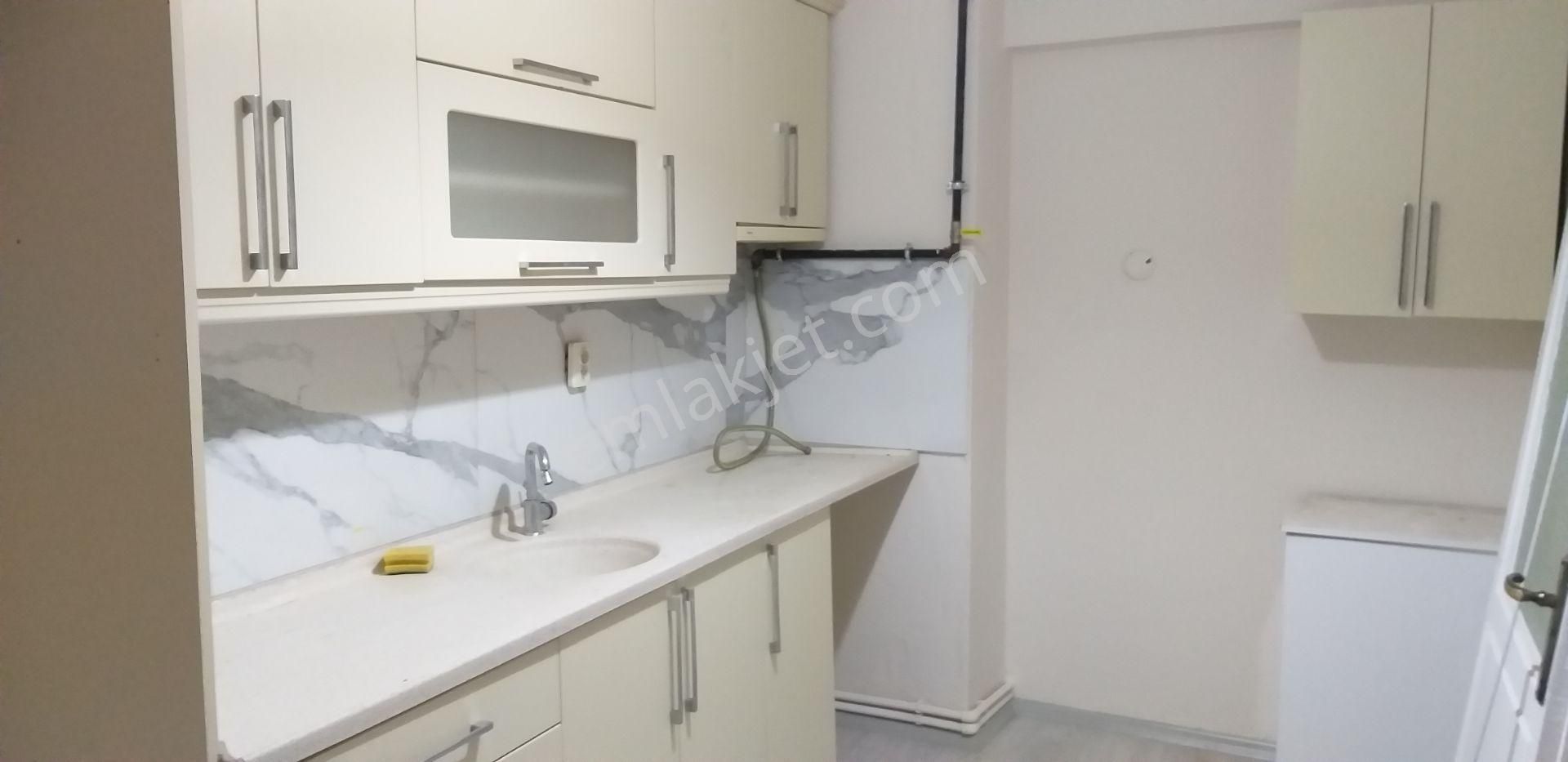 Bayraklı Mansuroğlu Hastaneye Yakın Kiralık Daire Bayraklı Özkanlarda İçi Tadilatlı Doğalgaz Kombili Kiralık 110 M Daire