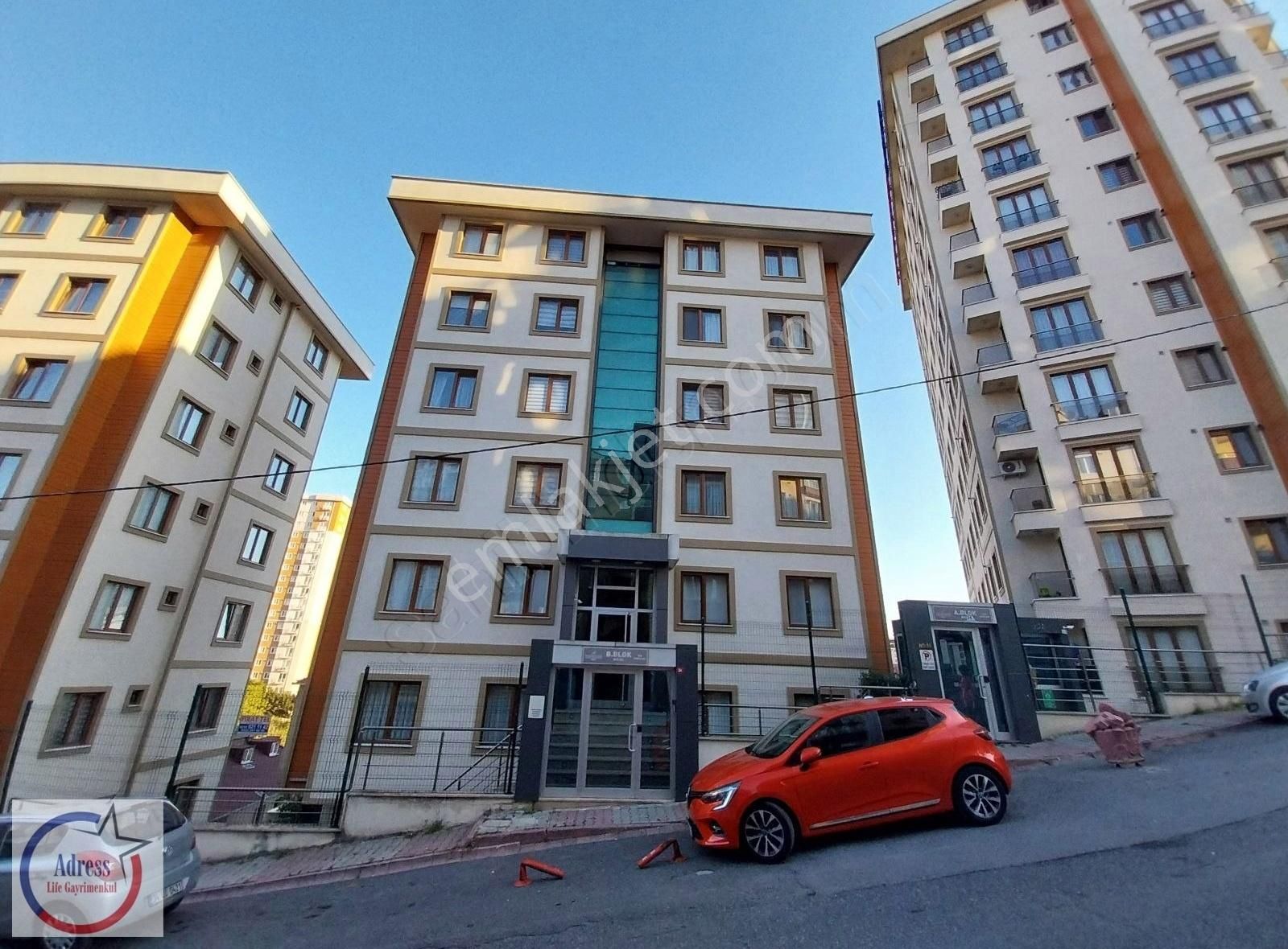 Ümraniye Armağanevler Satılık Daire 24 Saat Güvenlikli Sitede Kapanmaz Manzaralı BOŞ Daire Fırsatı