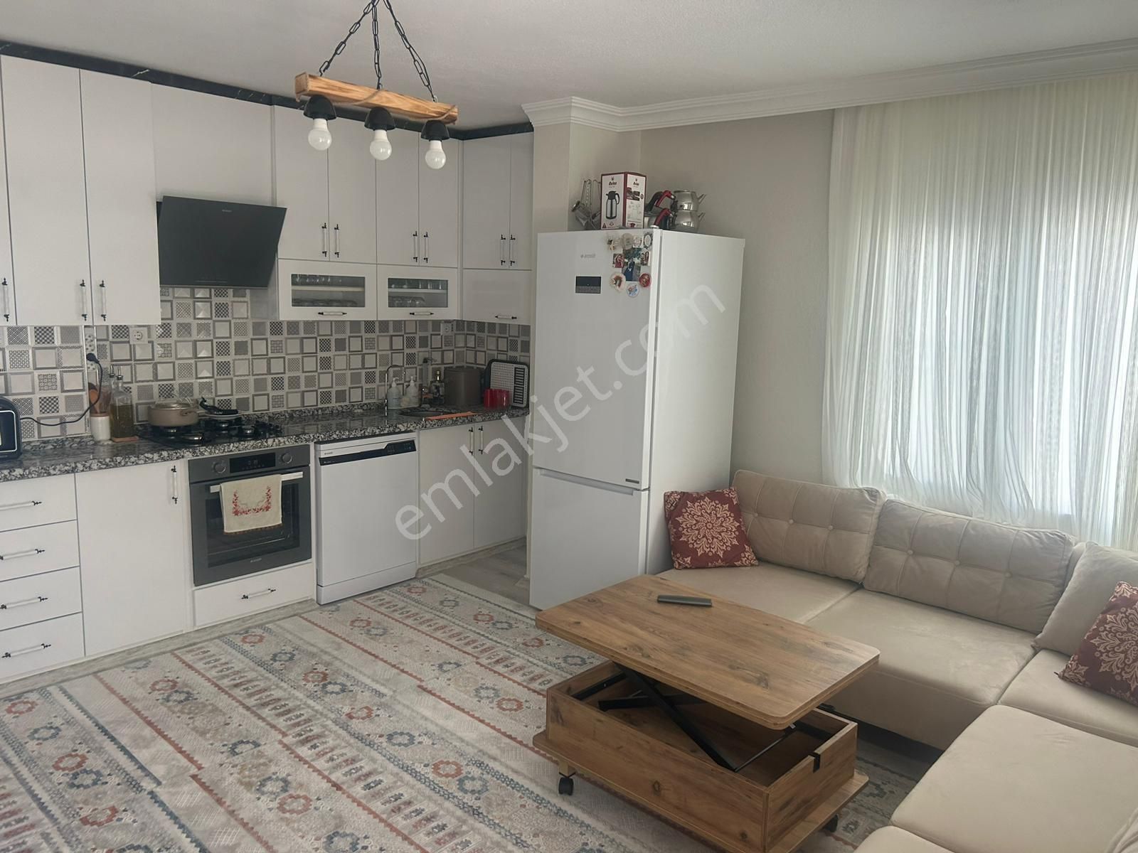 Silifke Taşucu Satılık Daire  TAŞUCU MERKEZ'DE 3+1 GENİŞ OTURUMLU SATILIK DAİRE