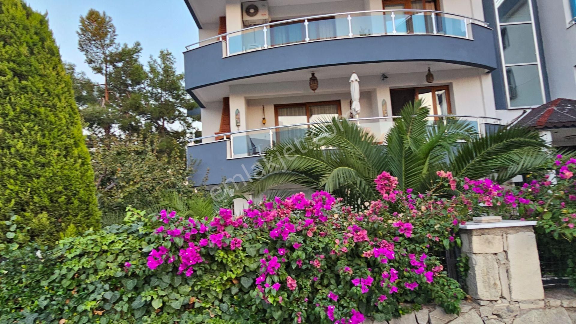 Kuşadası İkiçeşmelik Satılık Daire  KUŞADASINDA HAVUZLU SİTEDE SATILIK LÜKS DAİRE. 5,250.000 TL 