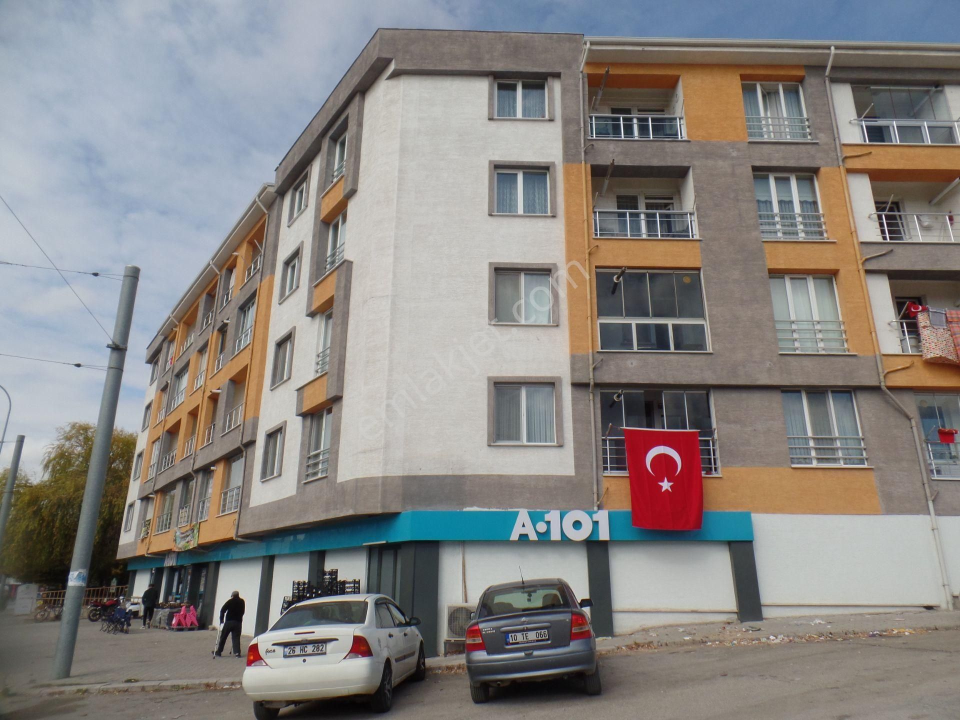 Tepebaşı Çamlıca Kiralık Daire Çamlıca Tombakzade A 101 Üzeri Mede Sokak Girişi 3+1 135 M2 Asansörlü