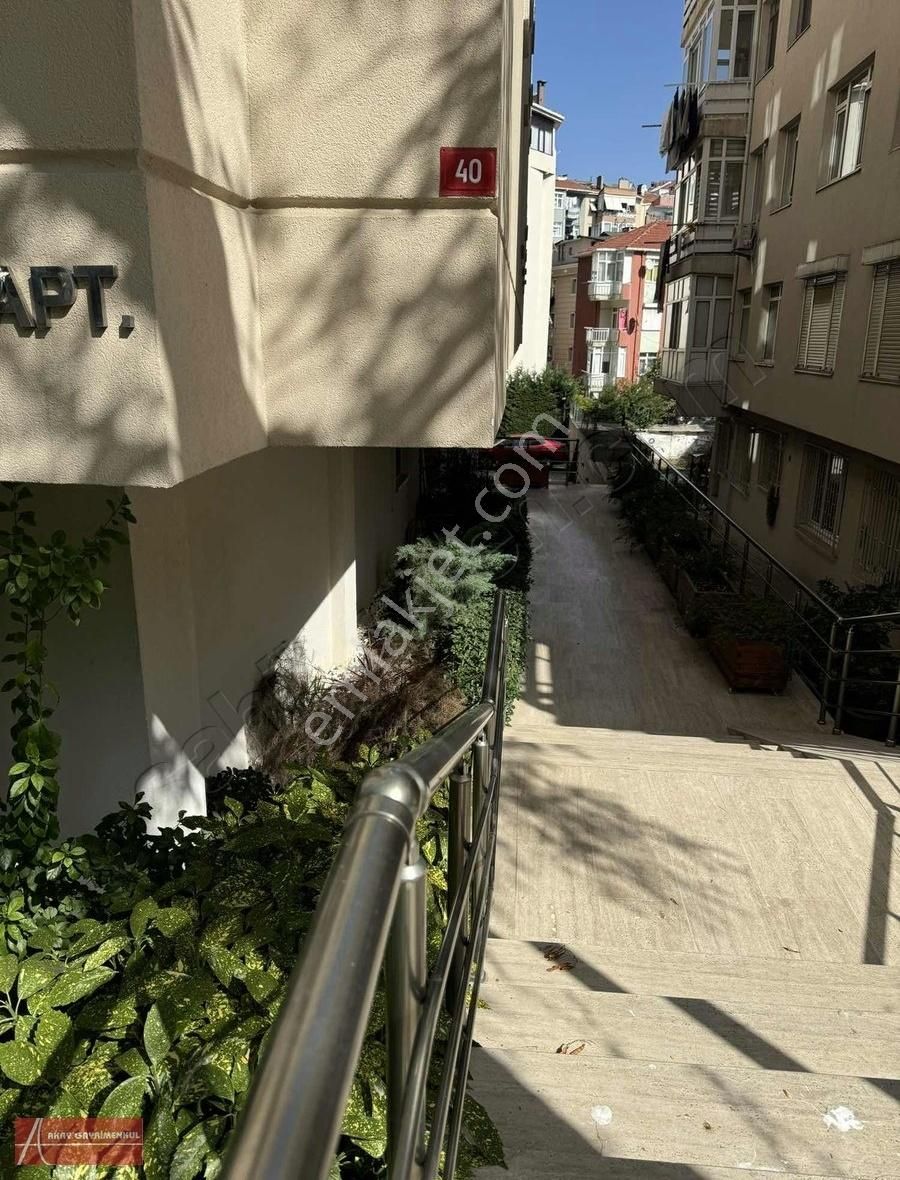 Kadıköy Acıbadem Satılık Daire ACIBADEM CAD.100m MESAFE SAKIZAĞACINDA ŞAHANE BAHÇEKATI 2+1 85m²