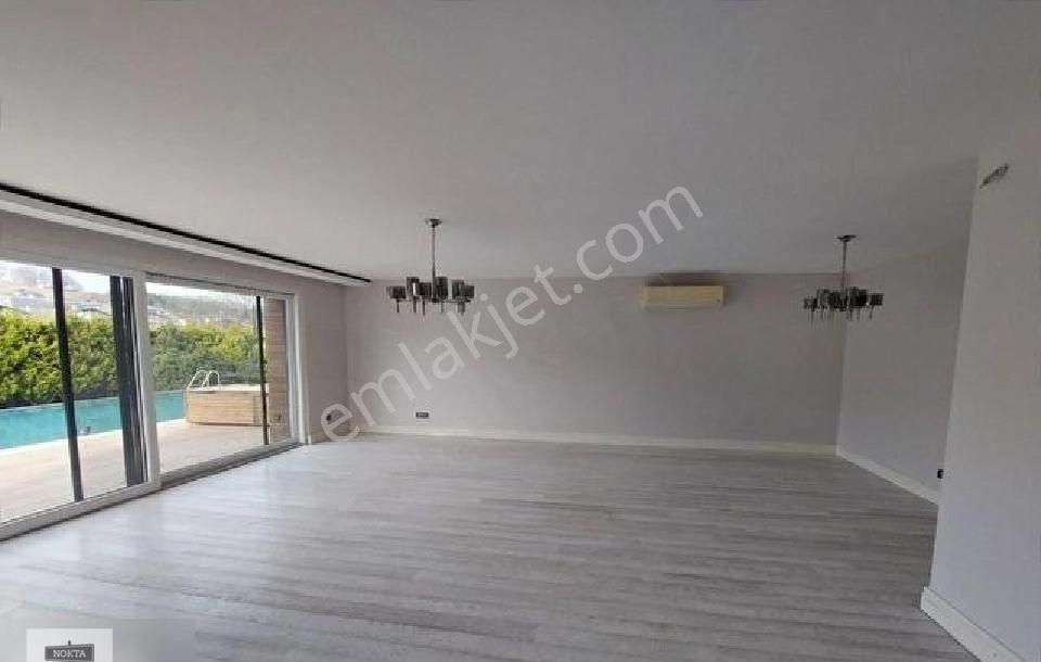 Sarıyer Zekeriyaköy Kiralık Villa Nokta'dan, Kapalı Otoparklı, Havuzlu Modern 4+1 Dubleks Villa