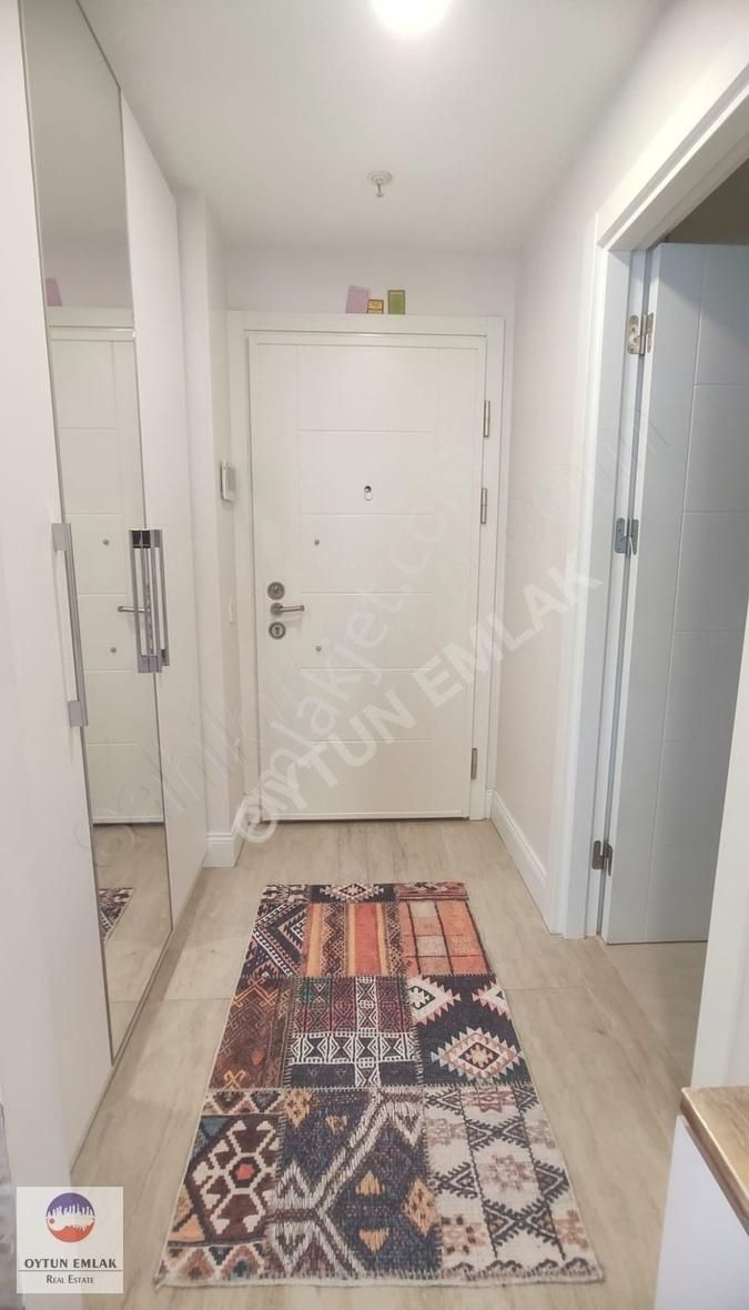 Küçükçekmece Atakent Satılık Daire EGE YAKASI SiTESİ CAM BALKONLU KÖŞE BÜYÜK TİP 1+1 SATILIK DAİRE