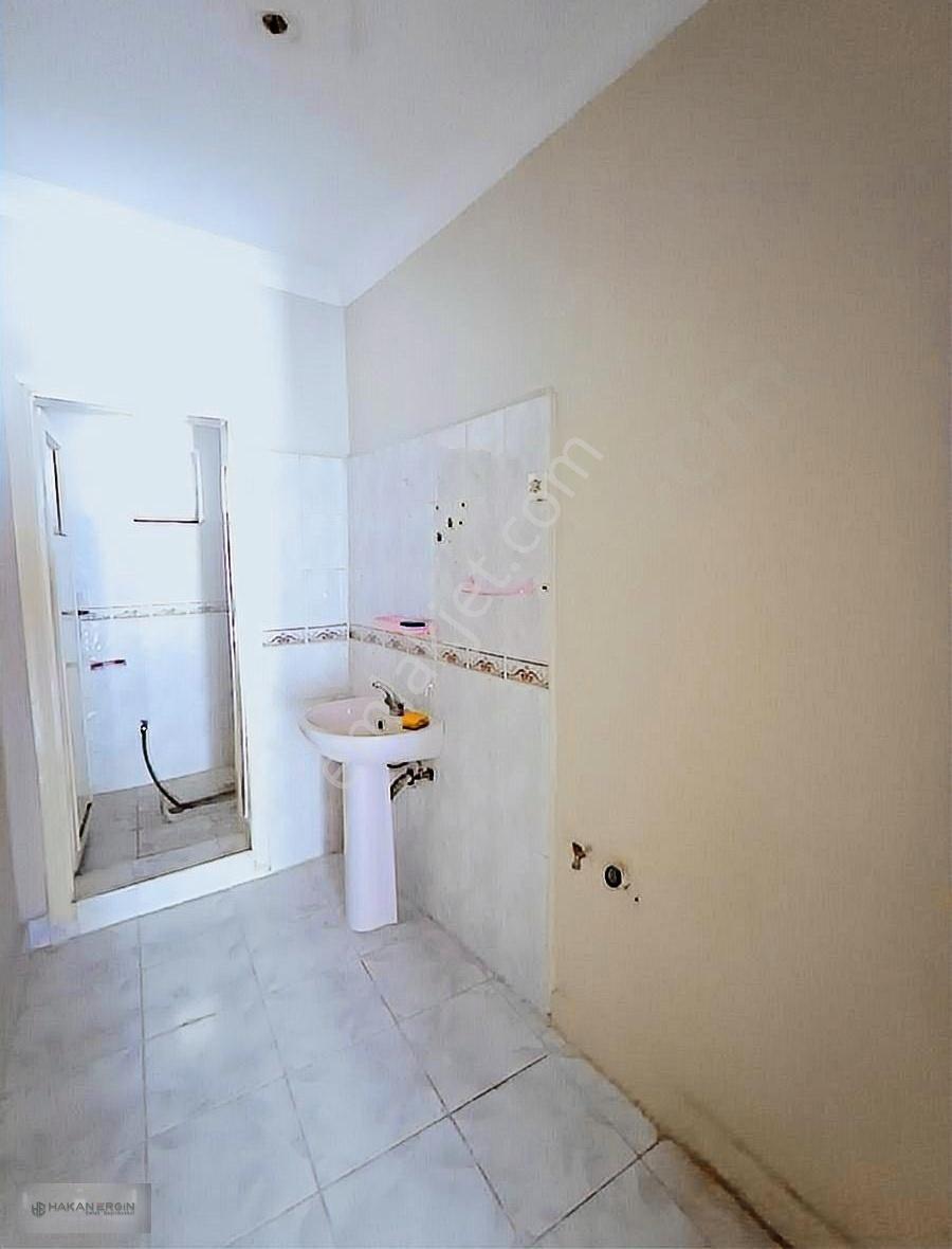 Çarşı Merkezde Satılık Müstakil Bakımlı Tadilatlı Bahçeli Ev - Görsel 15