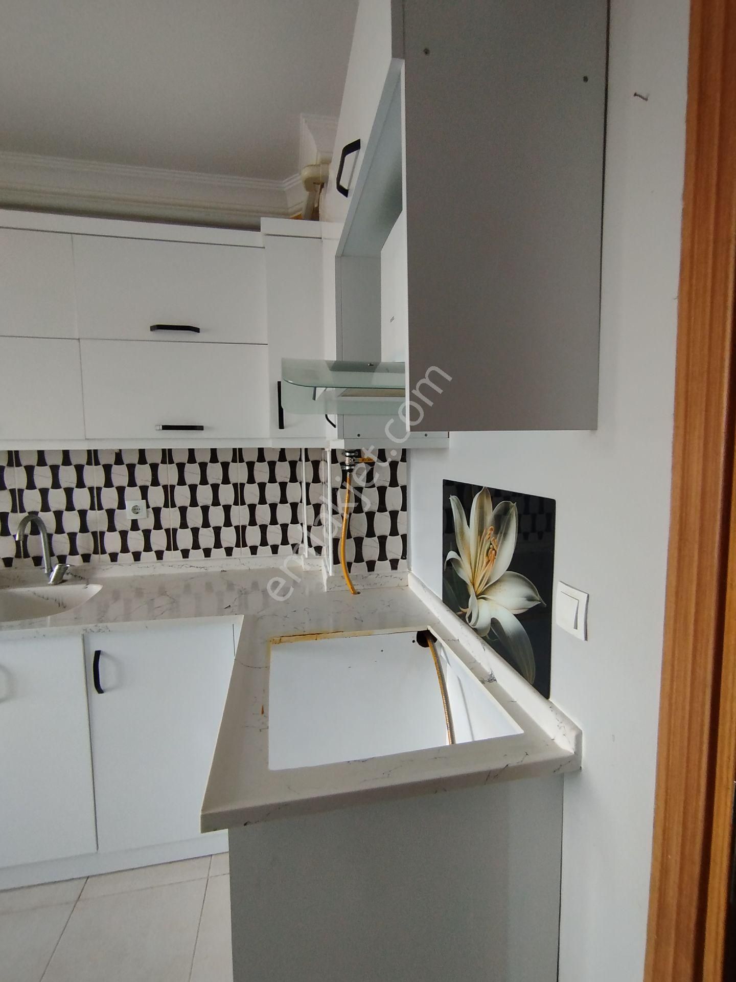 Menemen İstiklal Site İçerisinde Kiralık Daire  SİTE İÇERİSİNDE DOĞAL GAZLI ARA KAT KİRALIK DAİRE