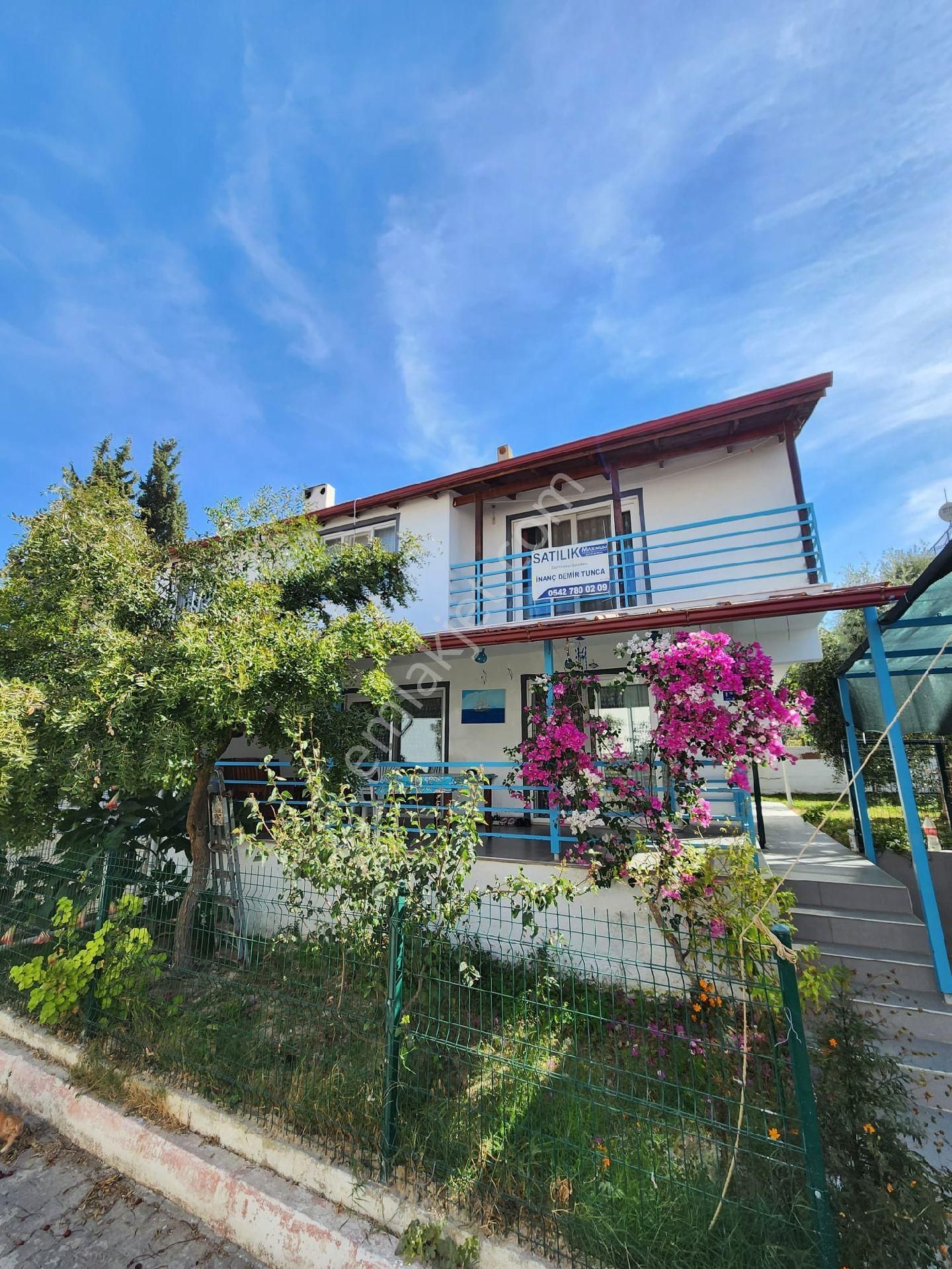 Kuşadası Karaova Satılık Villa KARAOVA DA NAZILLI SITESI MEVKII